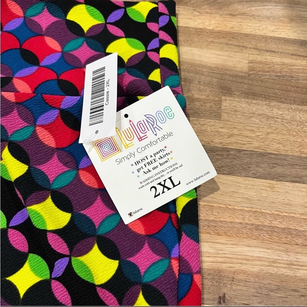 LuLaRoe Cassie Pencil Skirt Multicolor Retro Print NWT - Picture 4 of 7